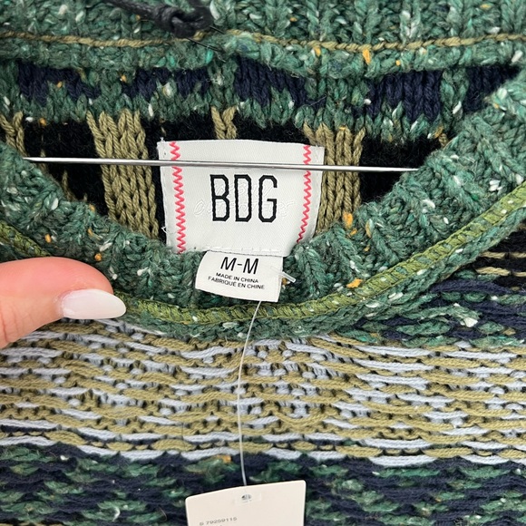 BDG Noah Textured Crew Neck Sweater, size medium, NWT - Picture 4 of 5